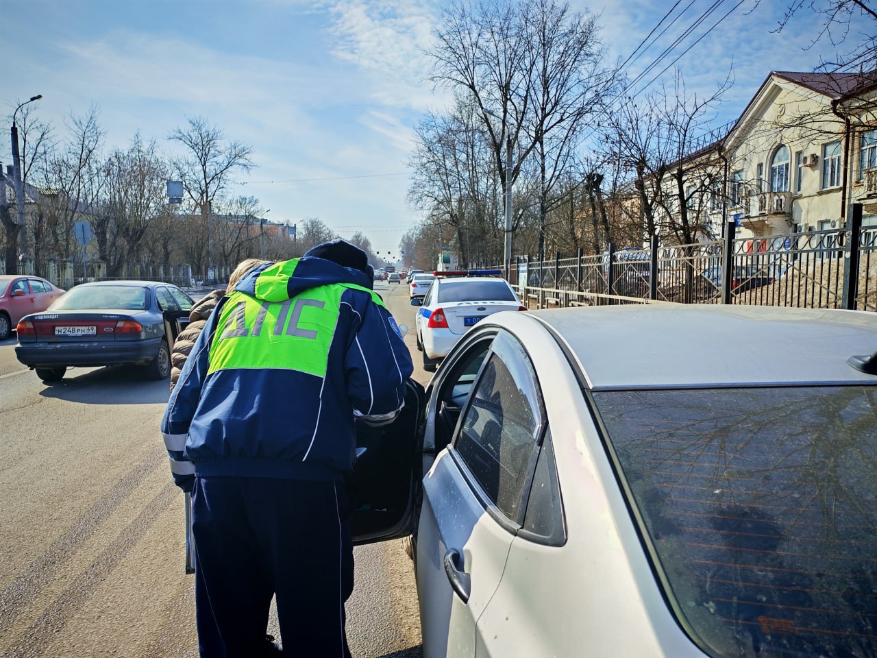20 марта тверские автоинспекторы провели акцию «Пристегни самое дорогое» 20 марта тверские автоинспекторы провели акцию «Пристегни самое дорогое»