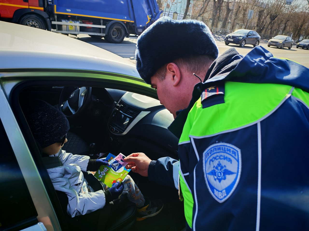20 марта тверские автоинспекторы провели акцию «Пристегни самое дорогое» 20 марта тверские автоинспекторы провели акцию «Пристегни самое дорогое»