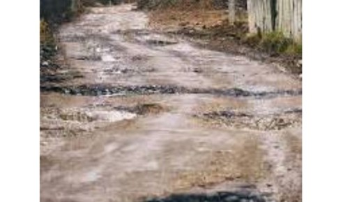 Жительницы поселка требуют от администрации ремонт дороги через суд