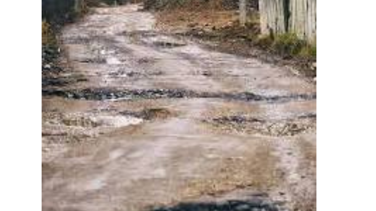 Жительницы поселка требуют от администрации ремонт дороги через суд