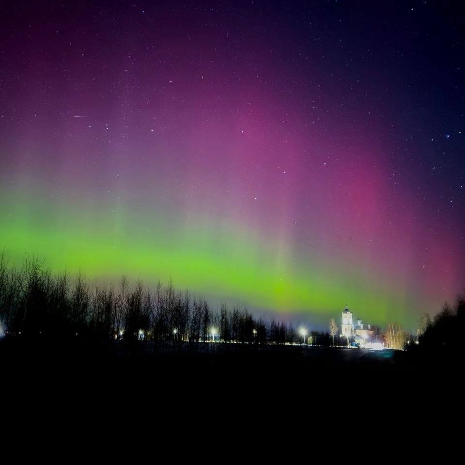 Красочное северное сияние могли наблюдать сегодня ночью жители разных регионов России Красочное северное сияние могли наблюдать сегодня ночью жители разных регионов России