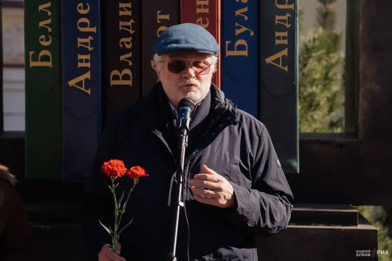 В Историческом парке «Россия – Моя история» Тверской области, который является частью нацпроекта «Молодежь и дети», состоялась презентация и специальный показ фильма «Тимур и его команда» (12+) режиссера Андрея Семенова по... В Историческом парке «Россия – Моя история» Тверской области, который является частью нацпроекта «Молодежь и дети», состоялась презентация и специальный показ фильма «Тимур и его команда» (12+) режиссера Андрея Семенова по...