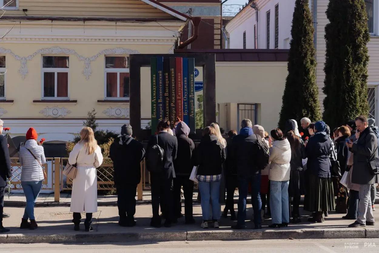 В Историческом парке «Россия – Моя история» Тверской области, который является частью нацпроекта «Молодежь и дети», состоялась презентация и специальный показ фильма «Тимур и его команда» (12+) режиссера Андрея Семенова по... В Историческом парке «Россия – Моя история» Тверской области, который является частью нацпроекта «Молодежь и дети», состоялась презентация и специальный показ фильма «Тимур и его команда» (12+) режиссера Андрея Семенова по...