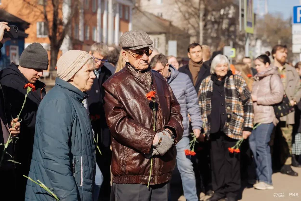 В Историческом парке «Россия – Моя история» Тверской области, который является частью нацпроекта «Молодежь и дети», состоялась презентация и специальный показ фильма «Тимур и его команда» (12+) режиссера Андрея Семенова по... В Историческом парке «Россия – Моя история» Тверской области, который является частью нацпроекта «Молодежь и дети», состоялась презентация и специальный показ фильма «Тимур и его команда» (12+) режиссера Андрея Семенова по...
