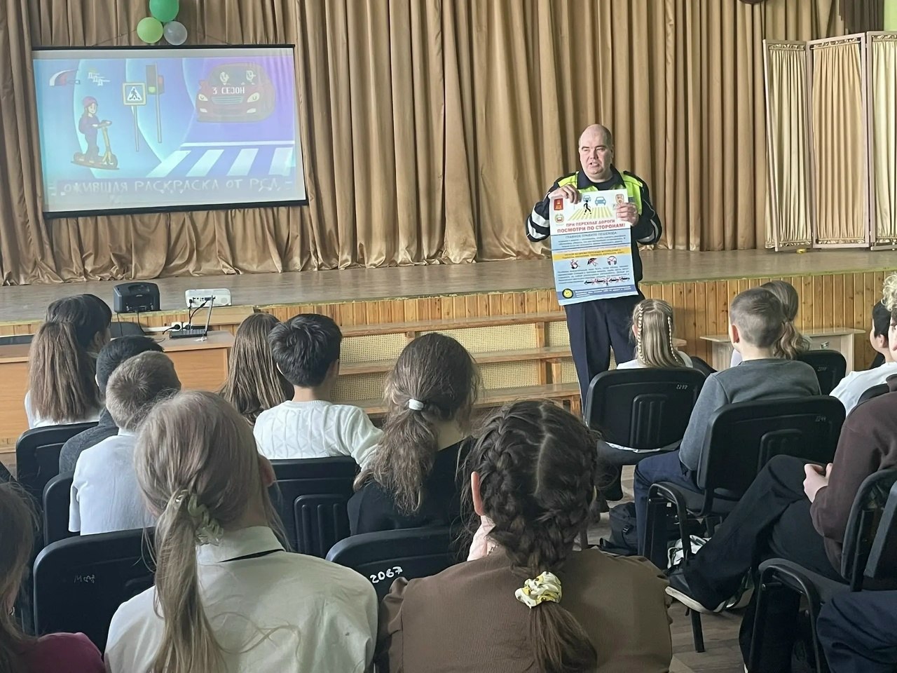 В Твери инспекторы Госавтоинспекции провели для учащихся СОШ №42 и СОШ № 48 уроки по дорожной безопасности В Твери инспекторы Госавтоинспекции провели для учащихся СОШ №42 и СОШ № 48 уроки по дорожной безопасности