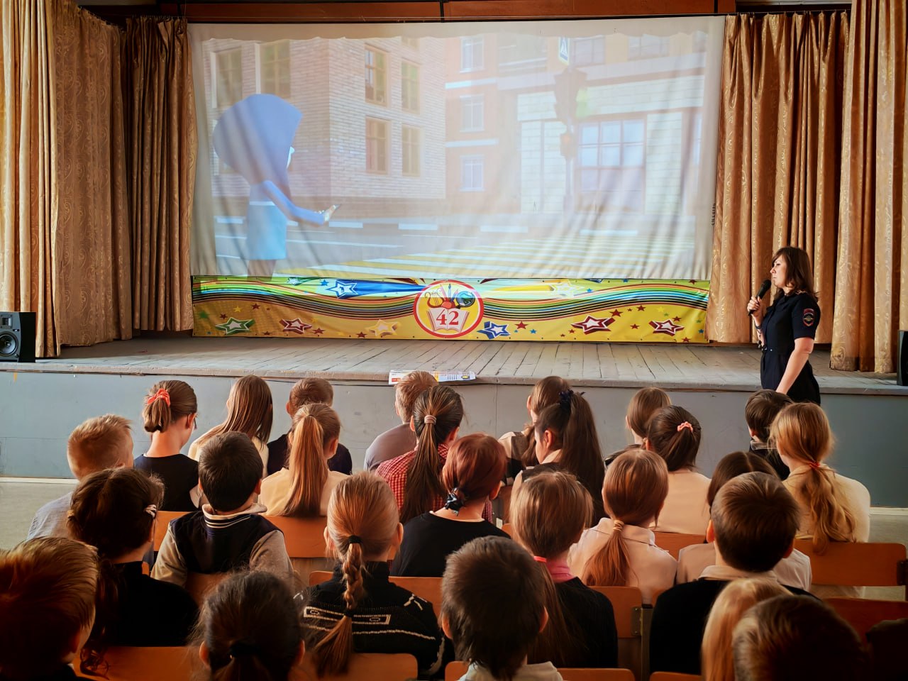 В Твери инспекторы Госавтоинспекции провели для учащихся СОШ №42 и СОШ № 48 уроки по дорожной безопасности В Твери инспекторы Госавтоинспекции провели для учащихся СОШ №42 и СОШ № 48 уроки по дорожной безопасности