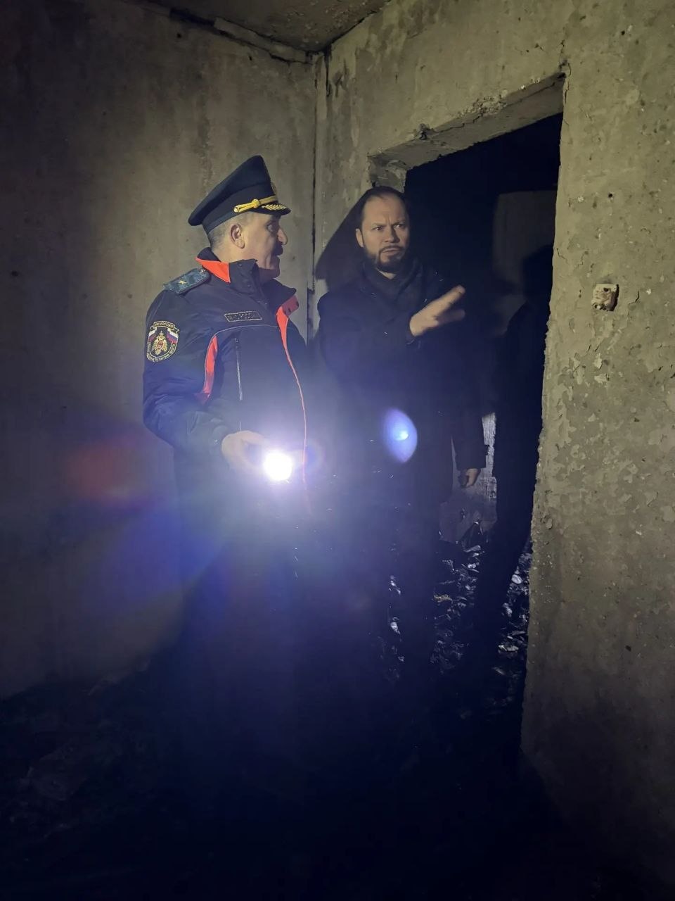 Глава Тверской области Виталий Королев провёл оперативное совещание в Зубцове и дал поручение по восстановительным работам в многоэтажном доме, где в результате отражения атаки БПЛА произошло возгорание в одной из квартир