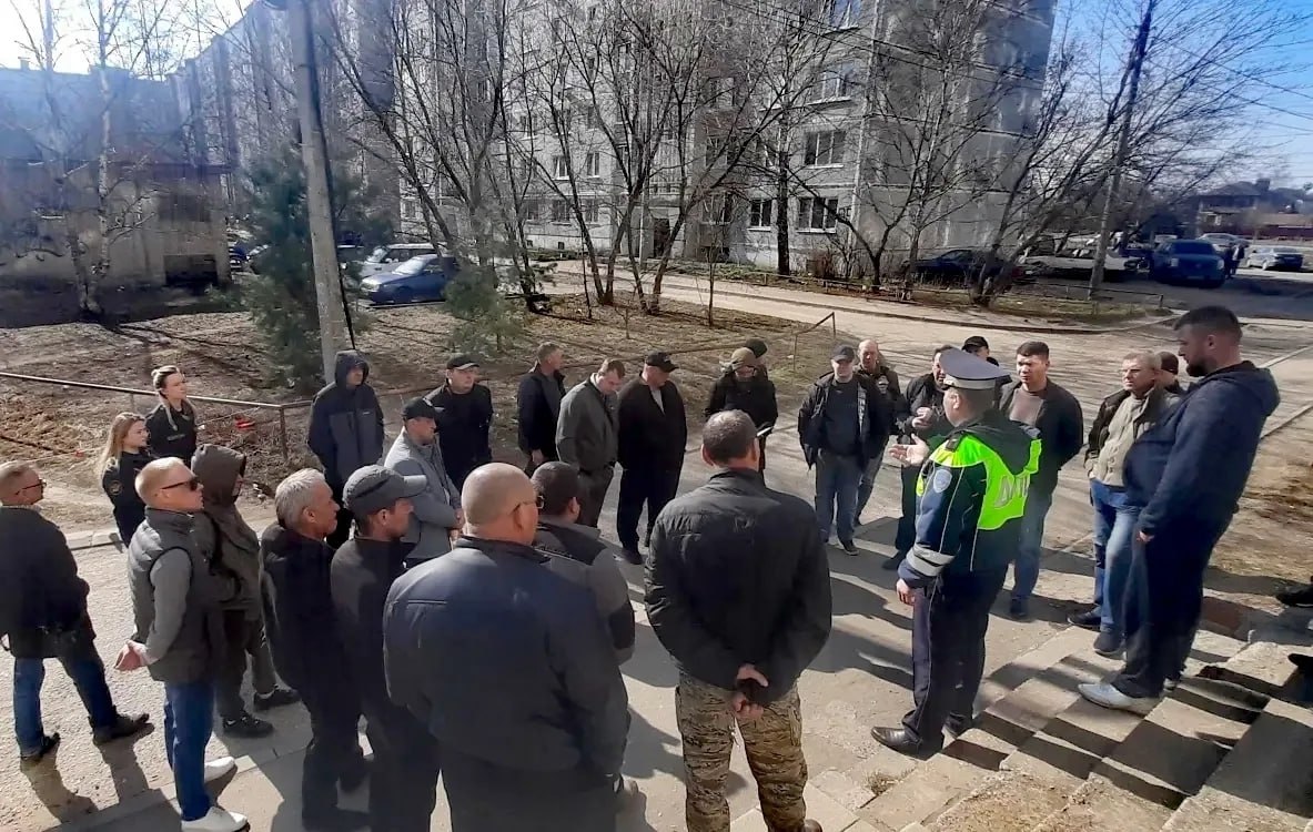 Сотрудники Госавтоинспекции города Твери провели индивидуальные беседы с осужденными, состоящими на учете и лишенными права управления Сотрудники Госавтоинспекции города Твери провели индивидуальные беседы с осужденными, состоящими на учете и лишенными права управления