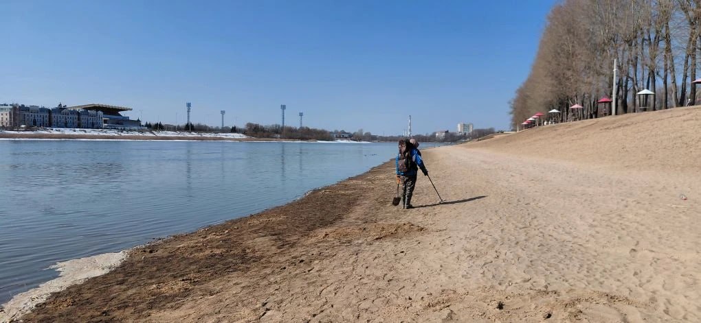 В Твери на пляже ищут клад