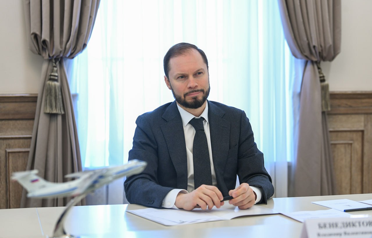 26 марта глава Тверской области Виталий Королев провел встречу с командующим Военно-транспортной авиацией Воздушно-космических сил РФ, генерал-лейтенантом авиации Владимиром Бенедиктовым