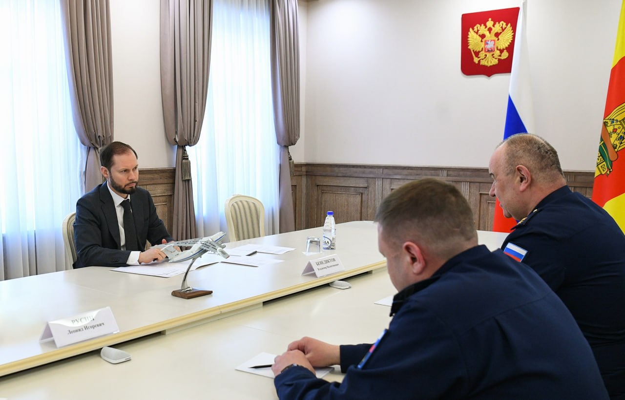 26 марта глава Тверской области Виталий Королев провел встречу с командующим Военно-транспортной авиацией Воздушно-космических сил РФ, генерал-лейтенантом авиации Владимиром Бенедиктовым 26 марта глава Тверской области Виталий Королев провел встречу с командующим Военно-транспортной авиацией Воздушно-космических сил РФ, генерал-лейтенантом авиации Владимиром Бенедиктовым