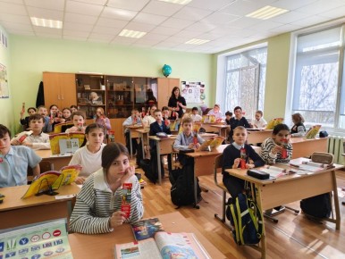 Безопасность на каникулах: сотрудники Госавтоинспекции провели профилактические встречи в школах № 17 и № 41 города Твери