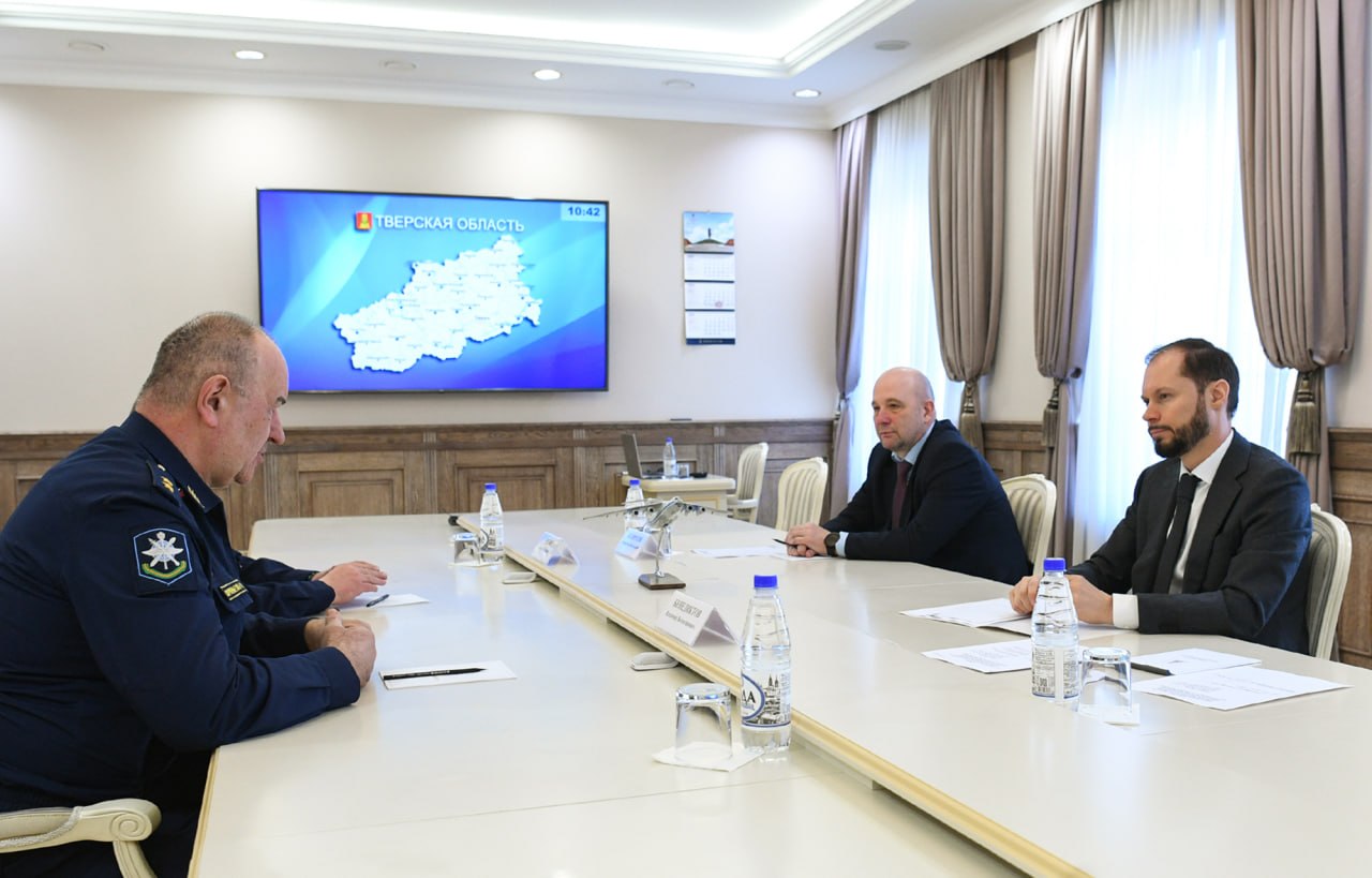 26 марта глава Тверской области Виталий Королев провел встречу с командующим Военно-транспортной авиацией Воздушно-космических сил РФ, генерал-лейтенантом авиации Владимиром Бенедиктовым 26 марта глава Тверской области Виталий Королев провел встречу с командующим Военно-транспортной авиацией Воздушно-космических сил РФ, генерал-лейтенантом авиации Владимиром Бенедиктовым