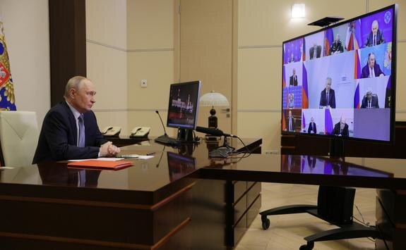 Путин провел видеосовещание с Советом Безопасности о развитии МВД России