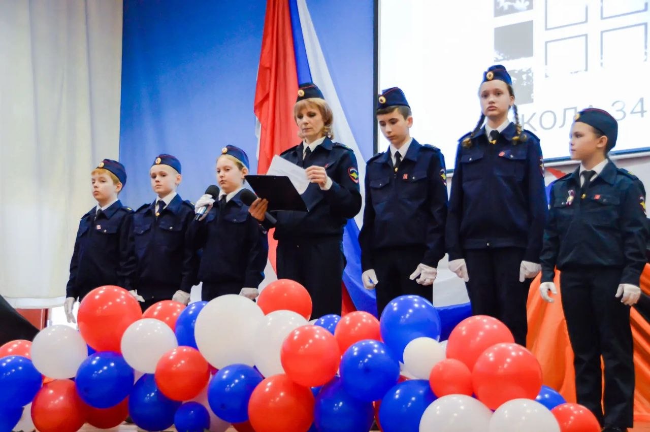 В тверской средней школе № 34 торжественно открыта «Парта Героя» памяти летчика Александра Ахлюстина В тверской средней школе № 34 торжественно открыта «Парта Героя» памяти летчика Александра Ахлюстина