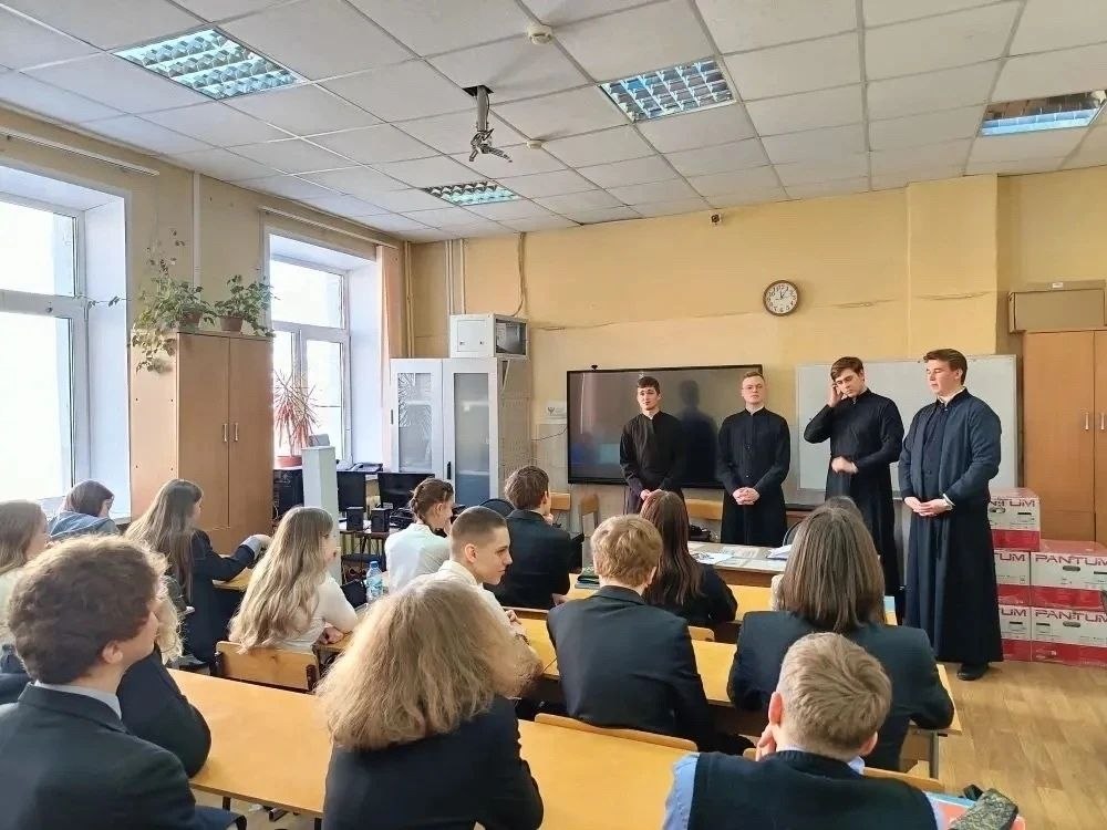 Студенты Московской духовной академии продолжают практику в школах Твери Студенты Московской духовной академии продолжают практику в школах Твери