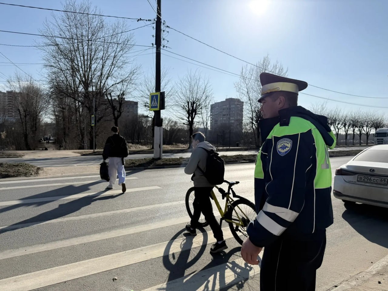 В Твери отряд ЮИД и сотрудники Госавтоинспекции провели акцию «Водитель не спеши, пешехода пропусти!» В Твери отряд ЮИД и сотрудники Госавтоинспекции провели акцию «Водитель не спеши, пешехода пропусти!»