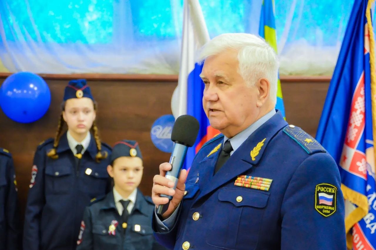 В тверской средней школе № 34 торжественно открыта «Парта Героя» памяти летчика Александра Ахлюстина В тверской средней школе № 34 торжественно открыта «Парта Героя» памяти летчика Александра Ахлюстина