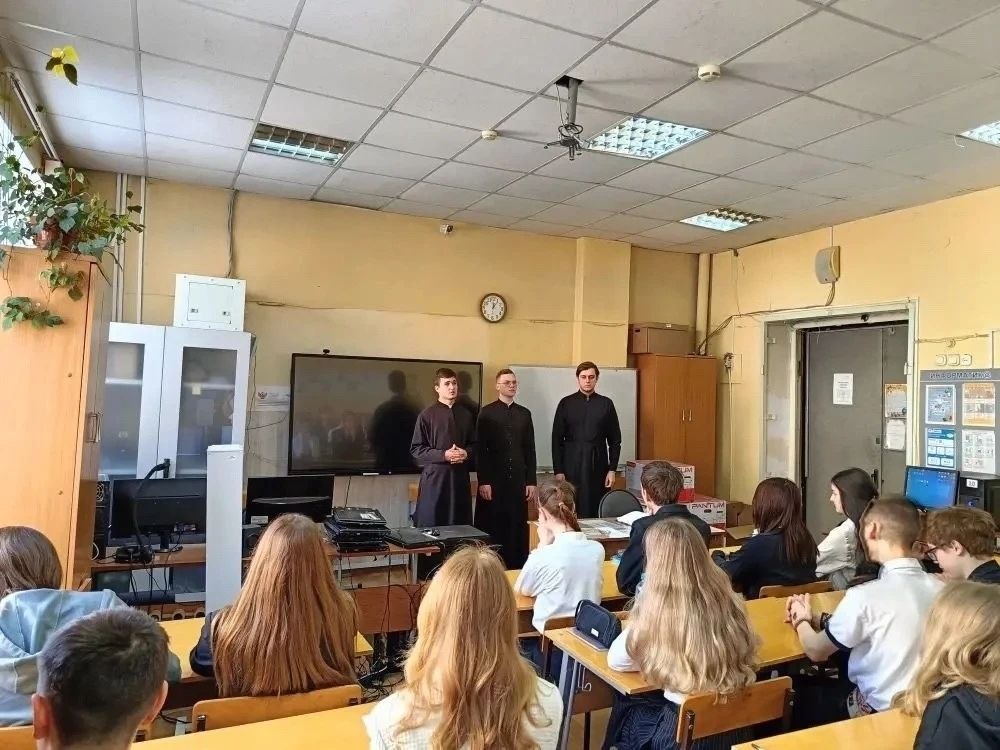 Студенты Московской духовной академии продолжают практику в школах Твери Студенты Московской духовной академии продолжают практику в школах Твери