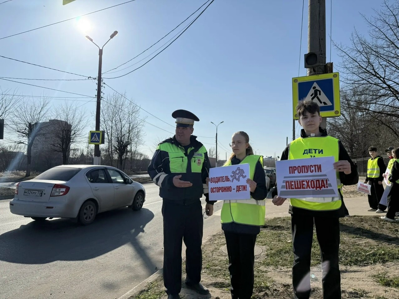В Твери отряд ЮИД и сотрудники Госавтоинспекции провели акцию «Водитель не спеши, пешехода пропусти!» В Твери отряд ЮИД и сотрудники Госавтоинспекции провели акцию «Водитель не спеши, пешехода пропусти!»