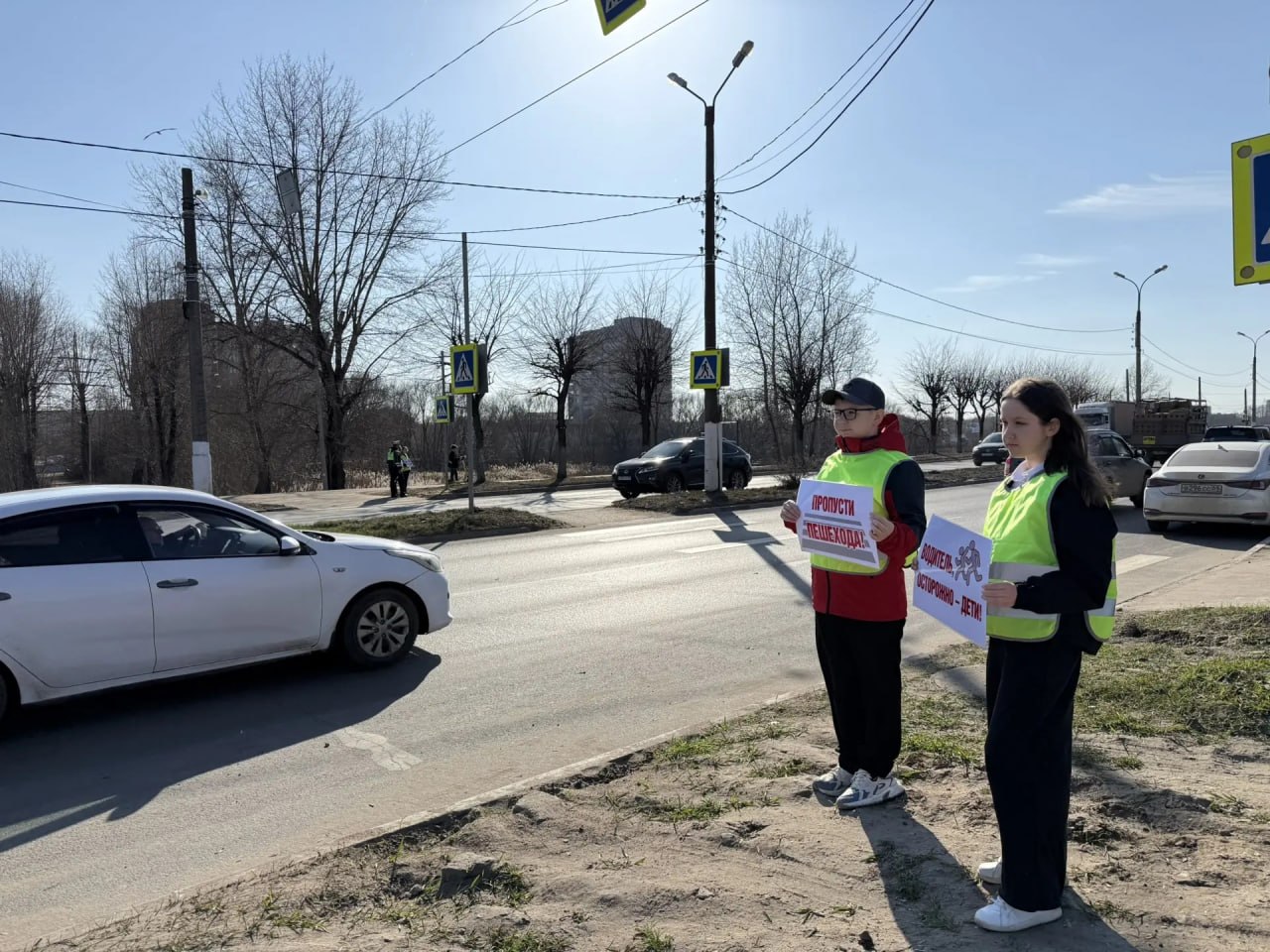 В Твери отряд ЮИД и сотрудники Госавтоинспекции провели акцию «Водитель не спеши, пешехода пропусти!» В Твери отряд ЮИД и сотрудники Госавтоинспекции провели акцию «Водитель не спеши, пешехода пропусти!»