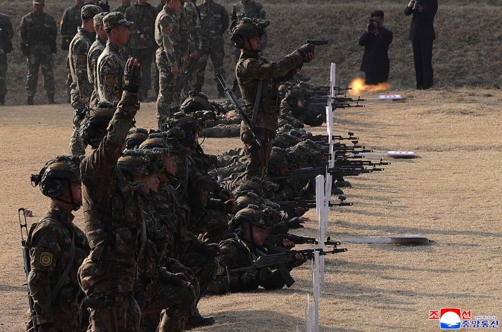 В КНДР прошла серия военных мероприятий с личным участием Ким Чен Ына: в стране испытали модернизированный твердотопливный ракетный двигатель большой тяги, провели проверку новейшего основного танка и показали подготовку... В КНДР прошла серия военных мероприятий с личным участием Ким Чен Ына: в стране испытали модернизированный твердотопливный ракетный двигатель большой тяги, провели проверку новейшего основного танка и показали подготовку...