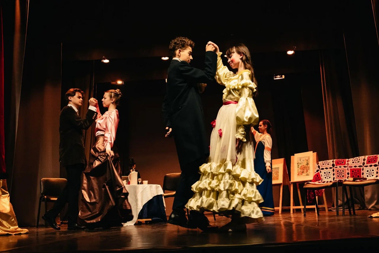 В Твери до 3 апреля проходит IV региональный фестиваль школьных театров В Твери до 3 апреля проходит IV региональный фестиваль школьных театров