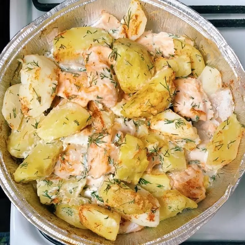 Изысканный картофель с форелью: простой и вкусный рецепт