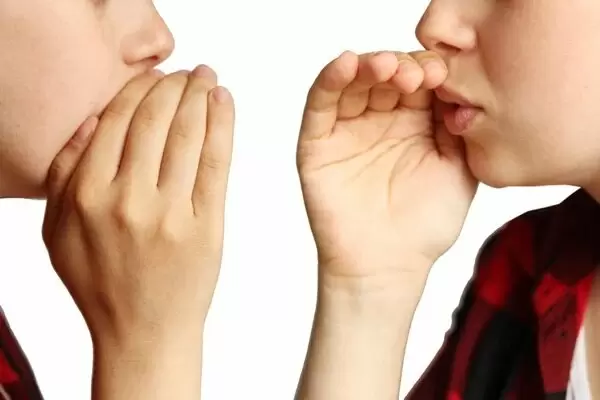 Неприятный запах изо рта: причины и решения