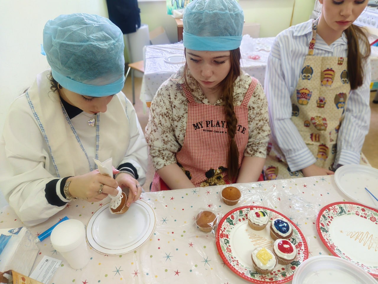 «Безопасная Пасха»: Тверская Госавтоинспекция и ученицы средней школы №1 украсили пасхальные угощения в стиле ПДД «Безопасная Пасха»: Тверская Госавтоинспекция и ученицы средней школы №1 украсили пасхальные угощения в стиле ПДД