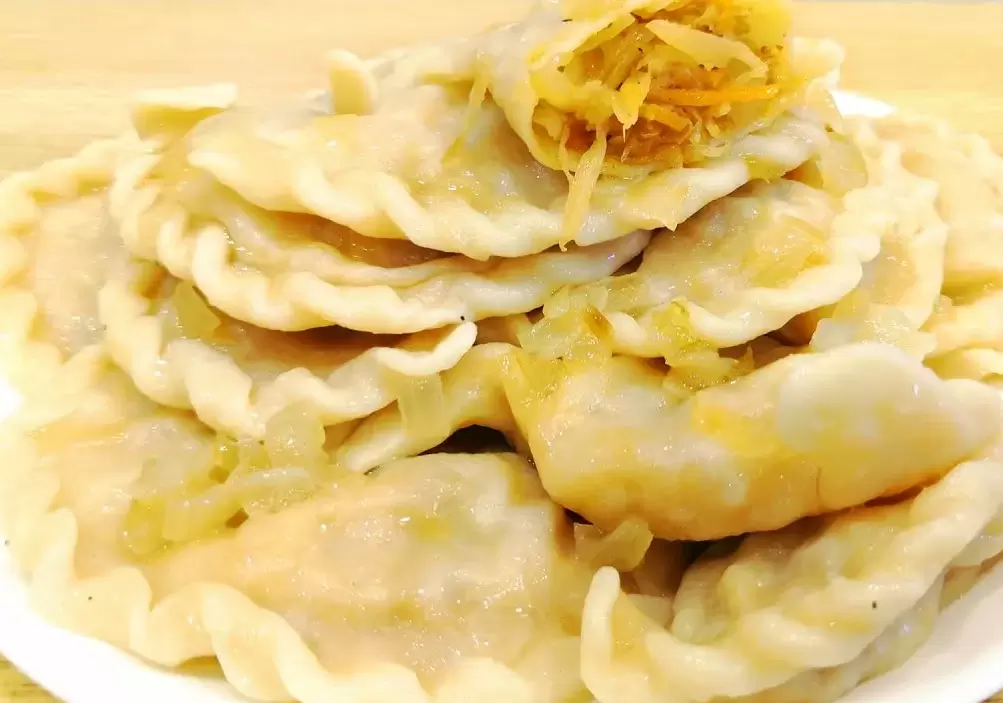 Вареники с тушеной капустой: уютный ужин для всей семьи