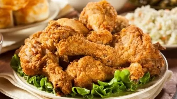 Как масло и температура влияют на вкус жареной курицы во фритюре