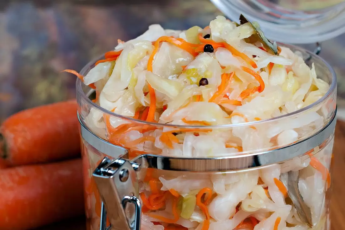 Как засолить капусту вкусно и хрустяще: три проверенных рецепта