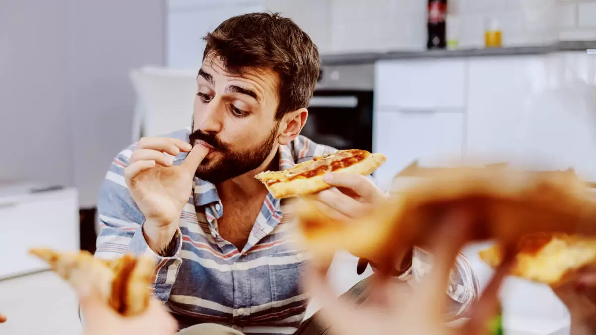 Праздничные застолья: как наше восприятие еды приводит к перееданию