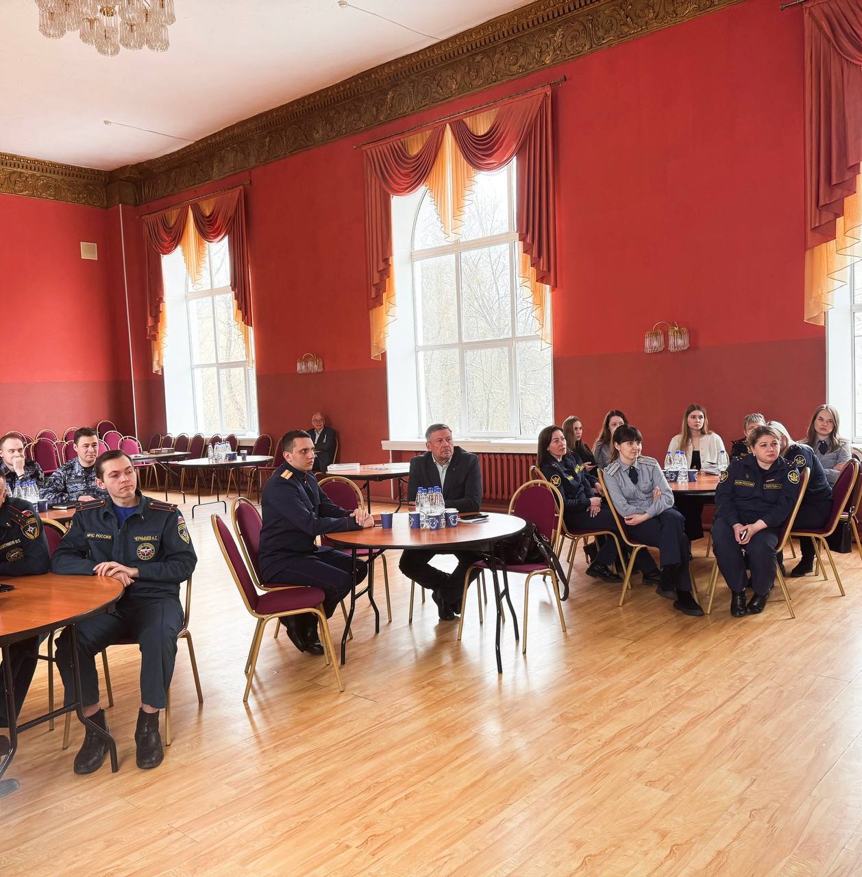 Сотрудники Следственного управления совместно с представителями иных силовых структур приняли участие в мастер-классе по игрофикации информационно-разъяснительной работы, который провёл «Областной молодежный центр» Сотрудники Следственного управления совместно с представителями иных силовых структур приняли участие в мастер-классе по игрофикации информационно-разъяснительной работы, который провёл «Областной молодежный центр»