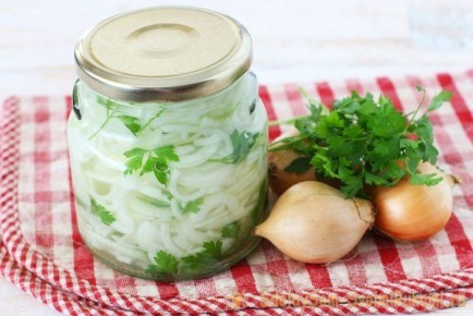 Быстрый маринованный лук для шашлыков