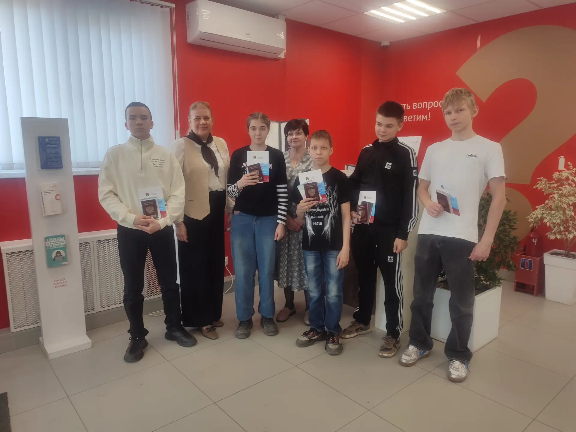 Первый и самый важный шаг к взрослой жизни: торжественные церемонии вручения паспортов граждан России будущим избирателям Первый и самый важный шаг к взрослой жизни: торжественные церемонии вручения паспортов граждан России будущим избирателям