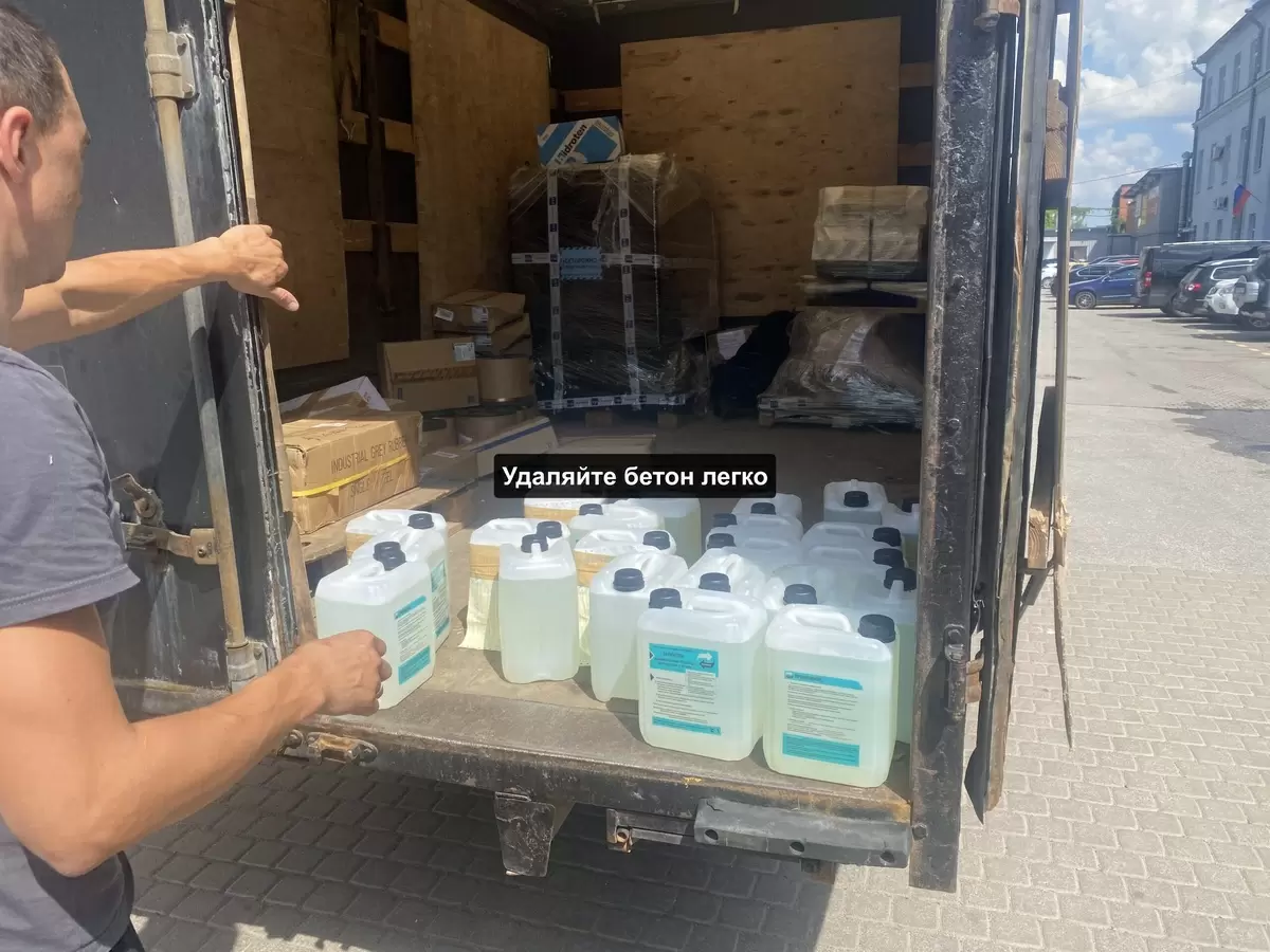 Как быстро избавиться от бетонных пятен на кресле