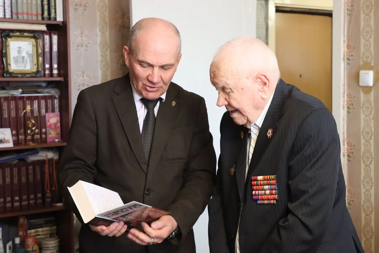 ЖИВАЯ ЛЕГЕНДА ТВЕРСКОЙ МИЛИЦИИ, ВЕТЕРАН ВЕЛИКОЙ ОТЕЧЕСТВЕННОЙ ВОЙНЫ НИКОЛАЙ ВЛАДИМИРОВ ОТМЕЧАЕТ 100-ЛЕТНИЙ ЮБИЛЕЙ ЖИВАЯ ЛЕГЕНДА ТВЕРСКОЙ МИЛИЦИИ, ВЕТЕРАН ВЕЛИКОЙ ОТЕЧЕСТВЕННОЙ ВОЙНЫ НИКОЛАЙ ВЛАДИМИРОВ ОТМЕЧАЕТ 100-ЛЕТНИЙ ЮБИЛЕЙ