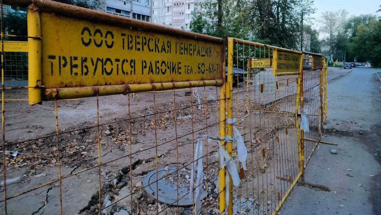 В Твери местные жители загрязнили канализацию разными предметами