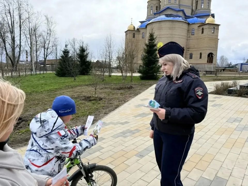 Нелидовские автоинспекторы совместно с сотрудниками Детской библиотеки провели акцию «Вместе за безопасность на дороге» Нелидовские автоинспекторы совместно с сотрудниками Детской библиотеки провели акцию «Вместе за безопасность на дороге»