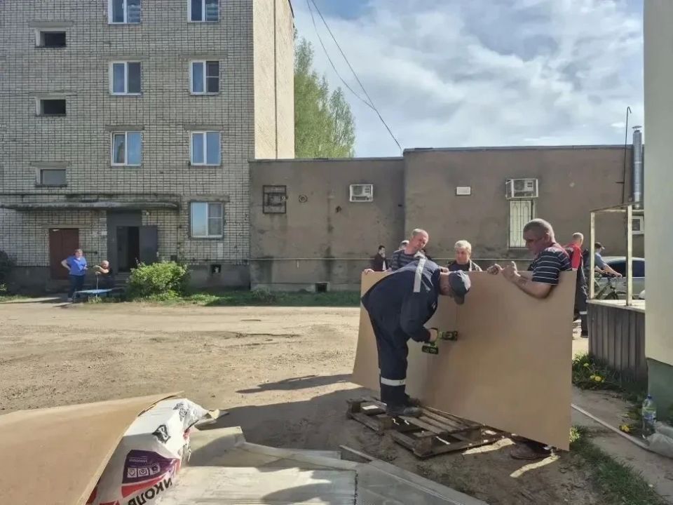 Виталий Королев: во Ржеве вовсю идет восстановление пострадавших домов Виталий Королев: во Ржеве вовсю идет восстановление пострадавших домов