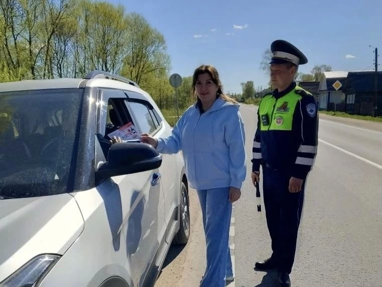 В Красном Холме прошла масштабная профилактическая акция «Берегите наши жизни!» В Красном Холме прошла масштабная профилактическая акция «Берегите наши жизни!»