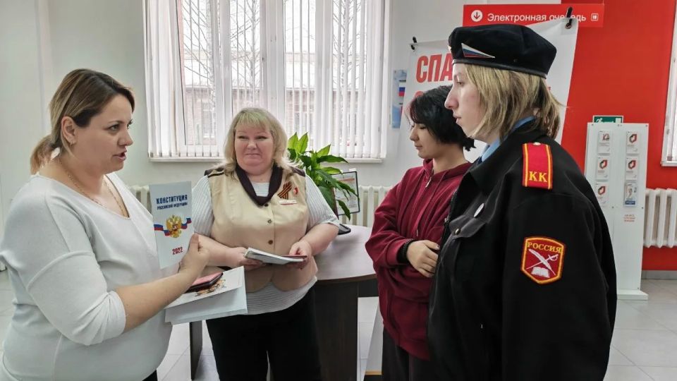 Будущим избирателям Тверской области вручили паспорта граждан России Будущим избирателям Тверской области вручили паспорта граждан России