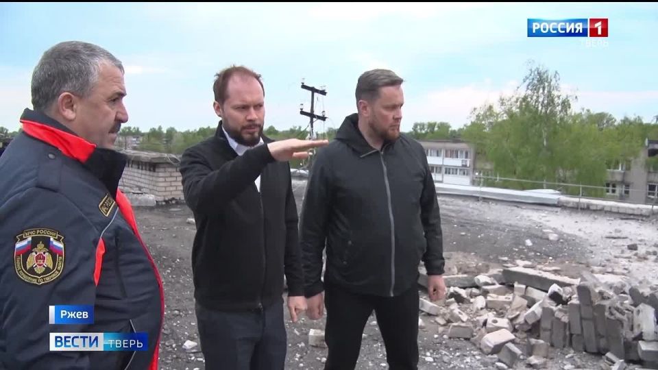 «Мы рядом с вами»: Виталий Королев пообщался с жителями Ржева после атаки БПЛА