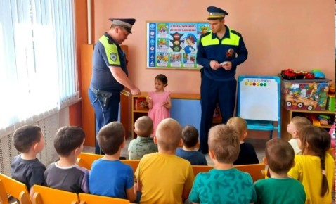 В МБДОУ Речанском детском саду прошла беседа на тему: «Мой друг - светофор»