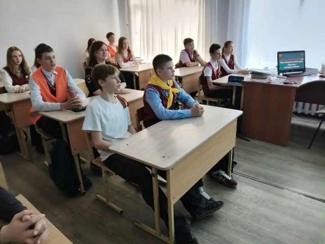 Цикл мероприятий, приуроченных ко Дню Великой Победы, провели автоинспекторы в школах Удомельского муниципального округа Цикл мероприятий, приуроченных ко Дню Великой Победы, провели автоинспекторы в школах Удомельского муниципального округа