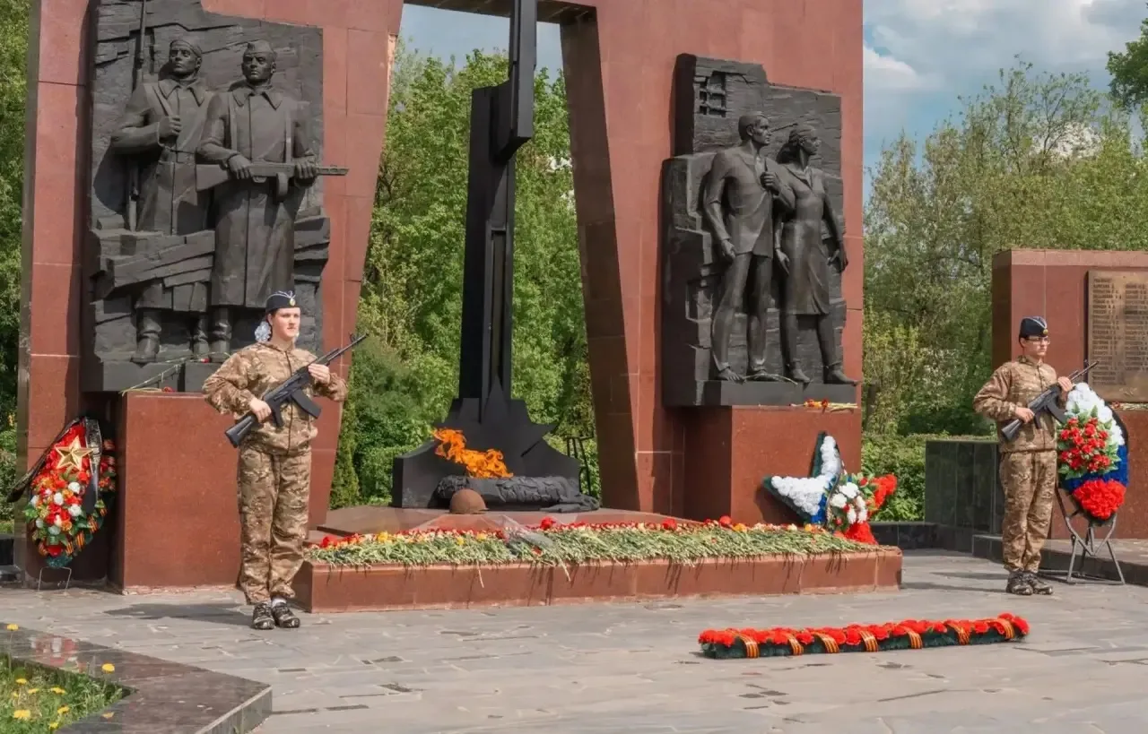 Лучшие команды Верхневолжья на региональном слёте «Пост №1» продемонстрировали знания по истории и строевую подготовку Лучшие команды Верхневолжья на региональном слёте «Пост №1» продемонстрировали знания по истории и строевую подготовку
