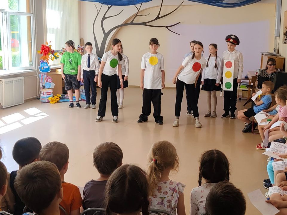 ЮИДовцы МБОУ СШ №36 города Твери выступили перед дошкольниками из детского сада № 36 с творческой программой по пропаганде детского дорожно-транспортного травматизма ЮИДовцы МБОУ СШ №36 города Твери выступили перед дошкольниками из детского сада № 36 с творческой программой по пропаганде детского дорожно-транспортного травматизма