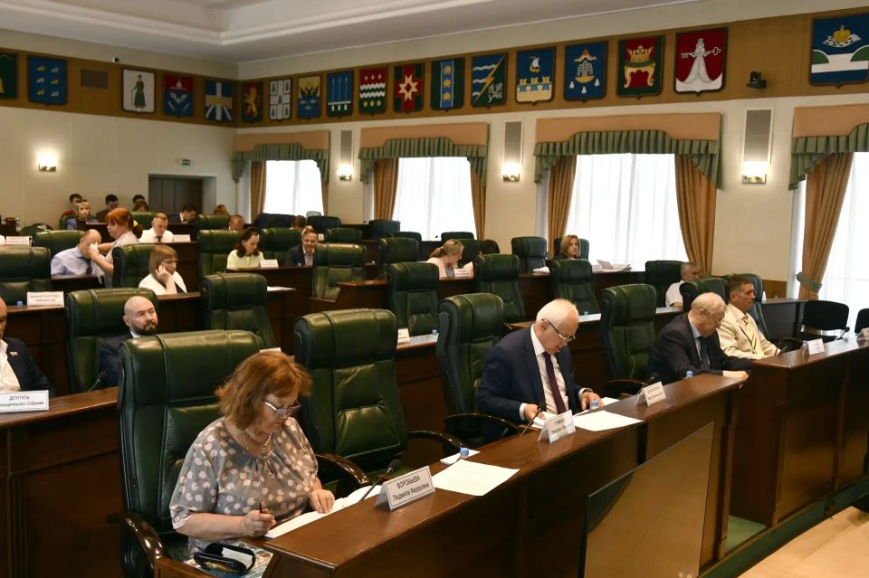 На заседании комитета по бюджету и налогам, которое состоялось 19 мая под председательством Константина Буевича, основным стал вопрос о внесении изменений в областной бюджет на 2026 год и на плановый период 2027 и 2028 годов На заседании комитета по бюджету и налогам, которое состоялось 19 мая под председательством Константина Буевича, основным стал вопрос о внесении изменений в областной бюджет на 2026 год и на плановый период 2027 и 2028 годов